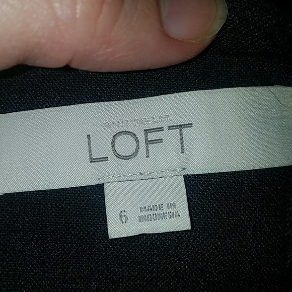 Ann Taylor womans size 6;) Gray pencil skirt - Picture 3 of 3